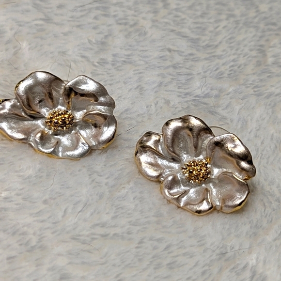 Vintage 90's Frosted Enamel Floral Pierced Earrings - Picture 5 of 6
